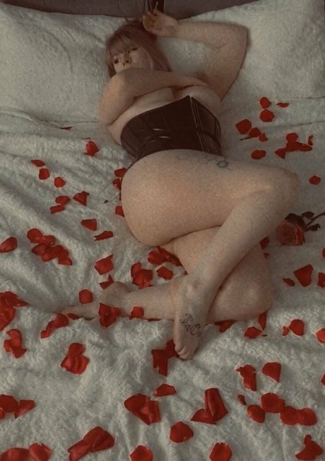 nudes plug pornographic model image