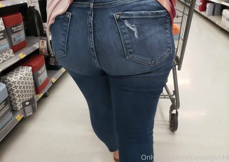 itsyourgirl44 pornstar hot images