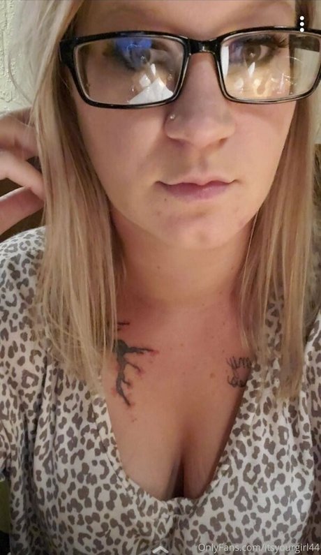 itsyourgirl44 nude pornstar image