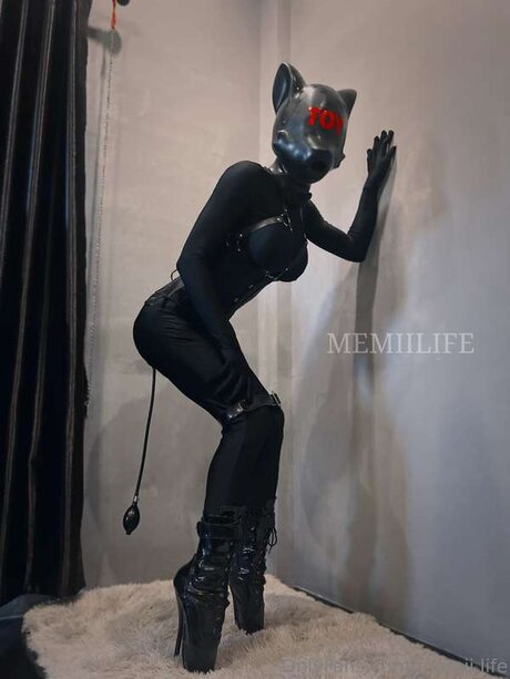 memii life naked model photo