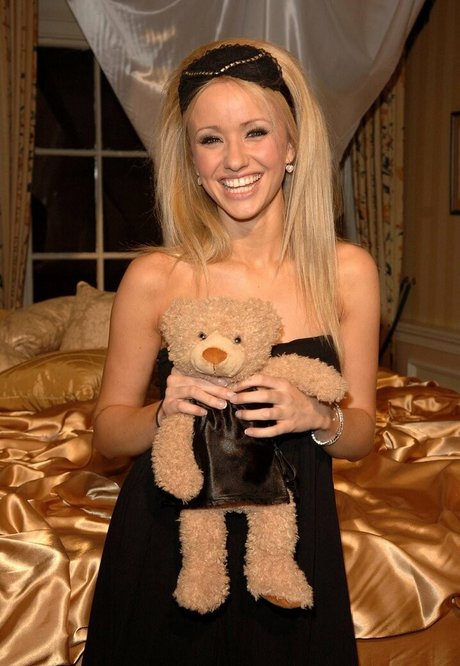 Sammy Winward model art pics