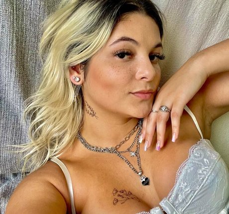 Isabela Roza art pornstar pics