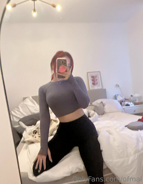 Mai Le top model pictures