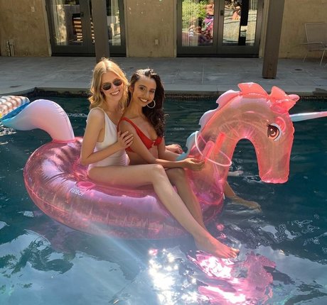 girl on girl onlyfans pretty picture
