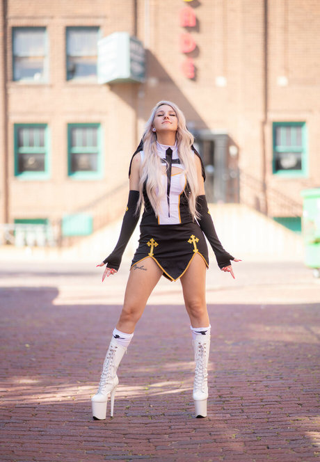 Captainraelynn erotic model image