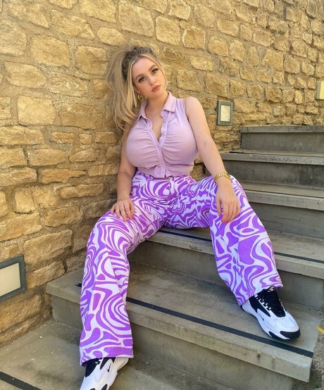 Amber R Brightman sexy model picture