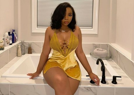 Lightskinkeisha model nude img