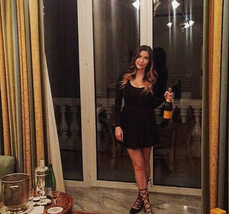 arab wife onlyfans pornographic gallery