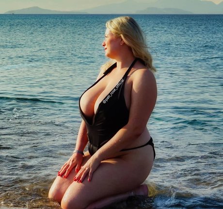 huge shemale onlyfans free naked image