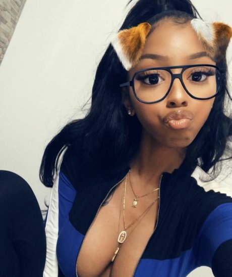 Realamarie nude thumbnail