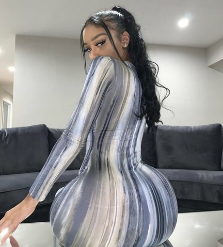 Realamarie adult model photos