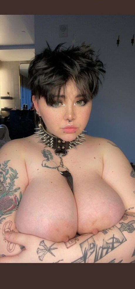 Ryleigh Hawk art model photo