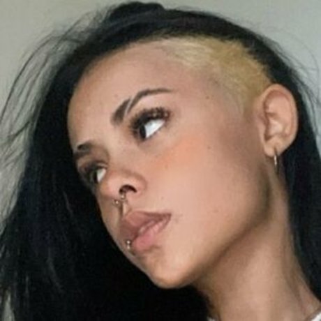 Kawencinha nude model img