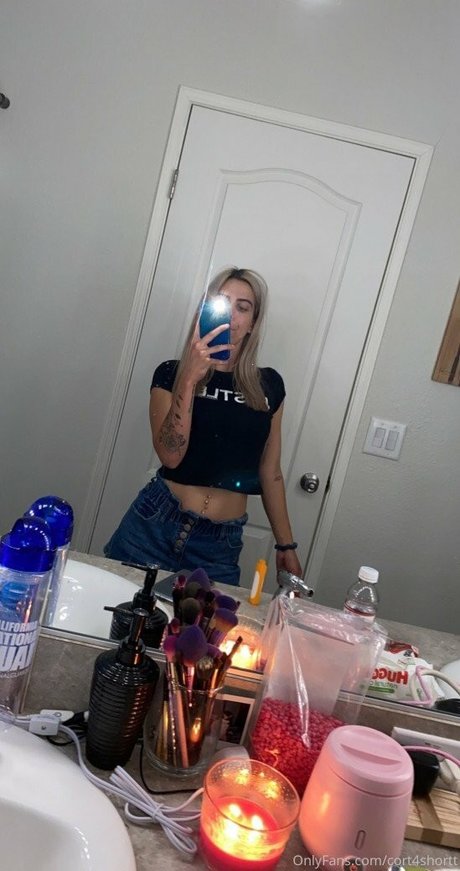 cort4shortt art model img