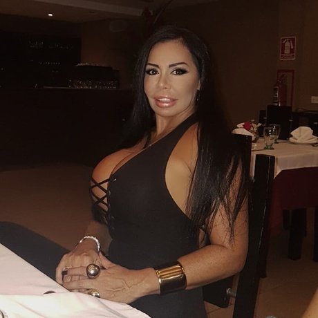 Carolina Luna pretty model img