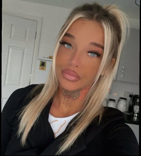 Emma Jane Donald erotic model gallery