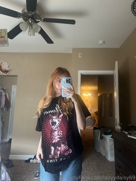 Lazyydaisy69 profile pic