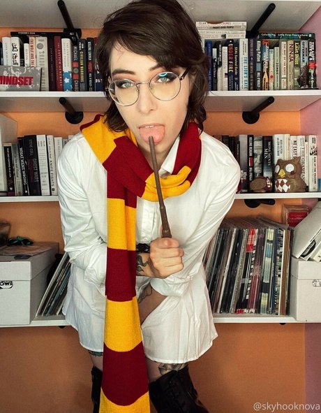 Skyhook Nova free actress photos