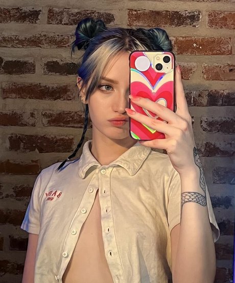 Moondays pornstar naked picture