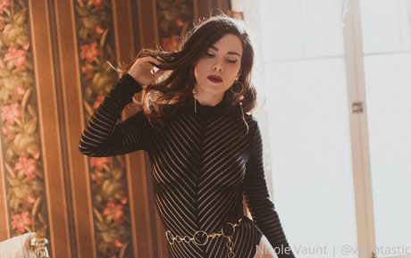 Nicole Vaunt nude model galleries
