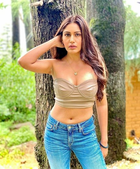 Surbhi Chandna nude thumbnail