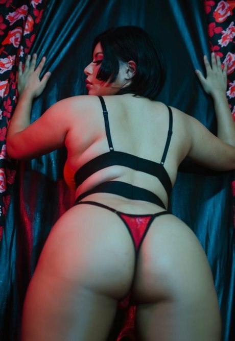 Ge Alves model sexy photo
