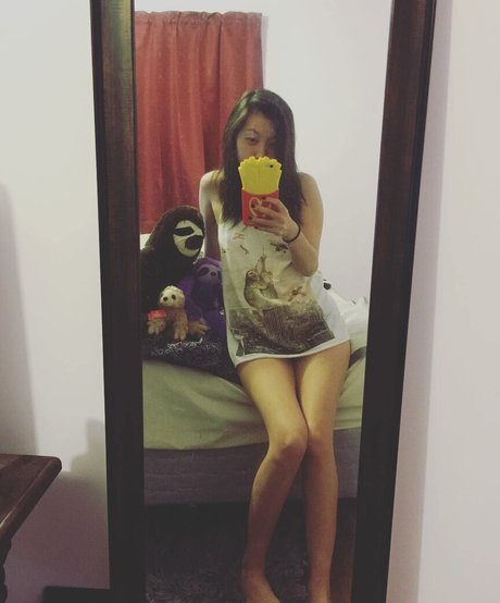 Deira Hanzawa naked model img