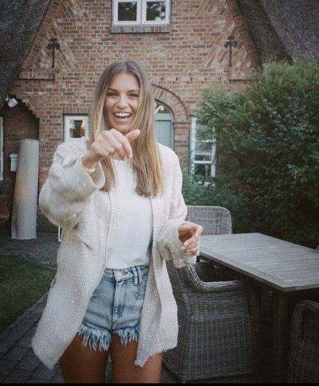 Laura Wontorra perfect actress pictures