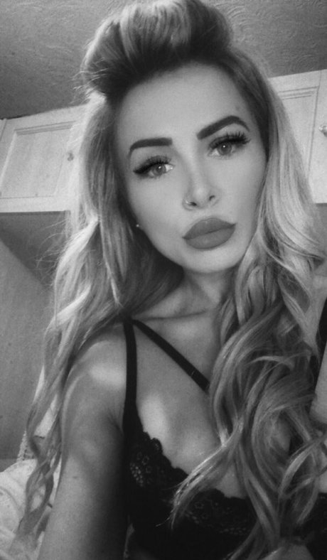 xloulou pornstar nudes galleries