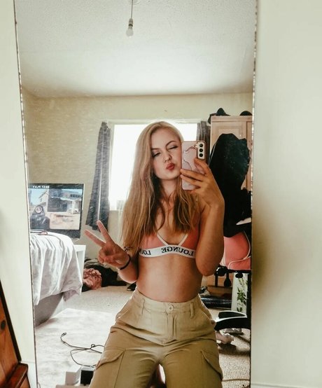 Olivia Tucker star pornographic pictures