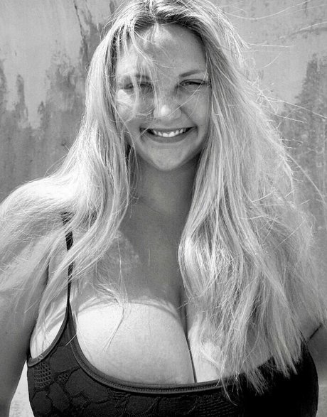 Emma Burzynski star pornographic image