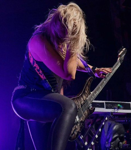 curvy ebony onlyfans art naked images