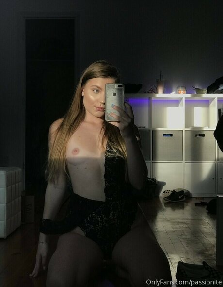 Melvniely Passionite model naked archive