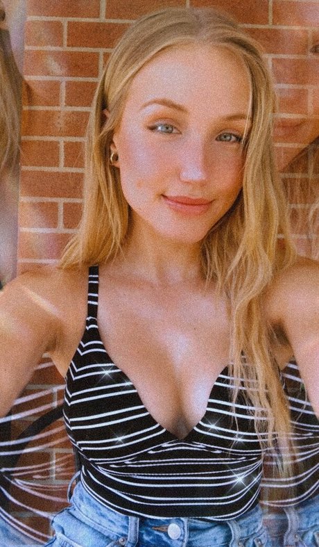 QAEKZ exclusive pornstar images