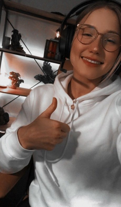 QAEKZ pornstar gallery