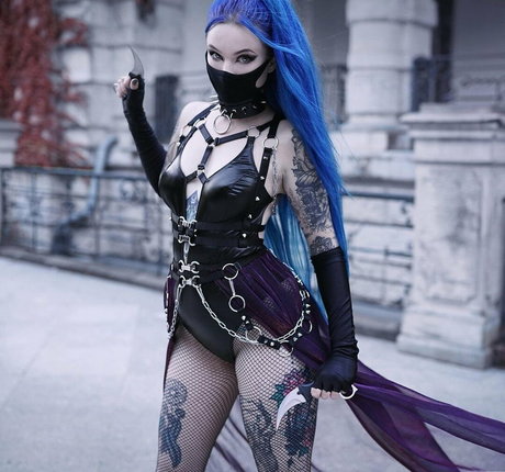 BlueAstrid sexy model photo