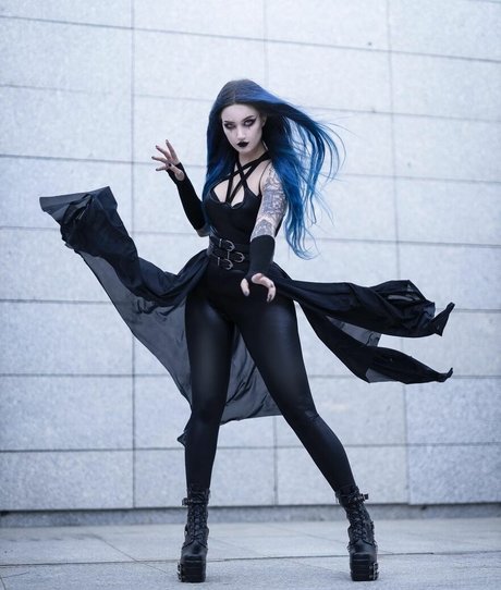 BlueAstrid beautiful model image