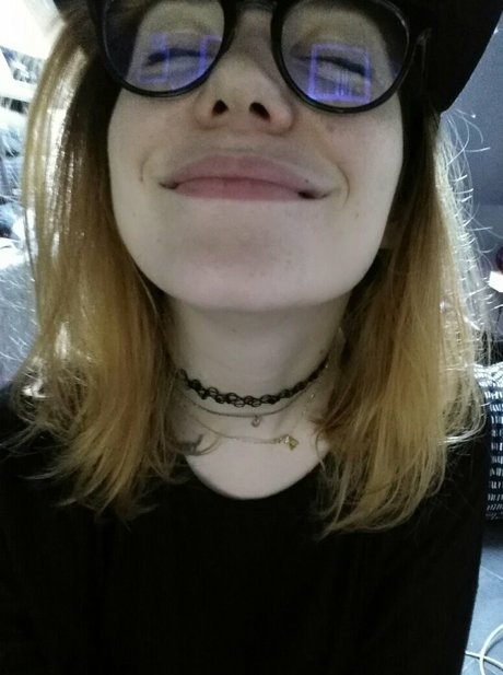 busty mom onlyfans pornographic pic