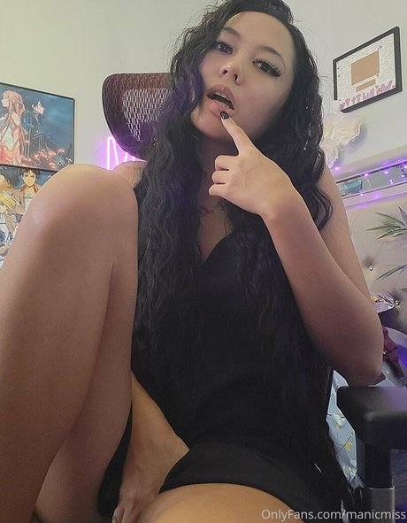 Manic miss nude thumbnail