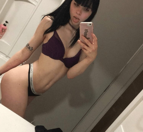 quinnie666 model pornographic pics