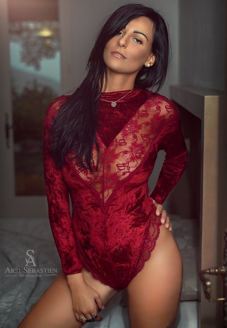 Solene sun hot actress pics