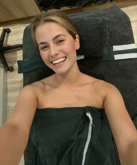 Jeanni Mulder erotic actress image