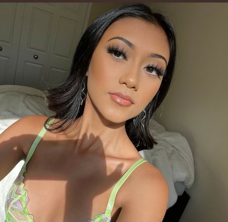 molineymao pornstar naked photo
