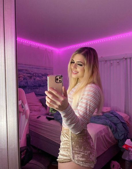 Nikkibebe_ pornstar nude galleries