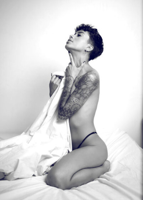 sucking big cock onlyfans beautiful xxx images