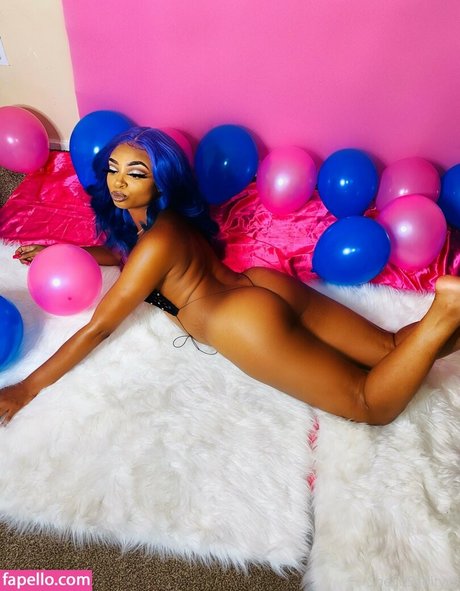 huge shemale onlyfans beautiful xxx photo