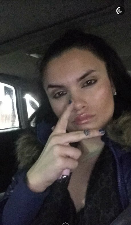 Alyssa Tognetti porn model images