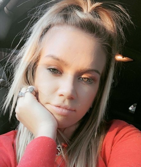 kelsey lockhart7 hot actress pics