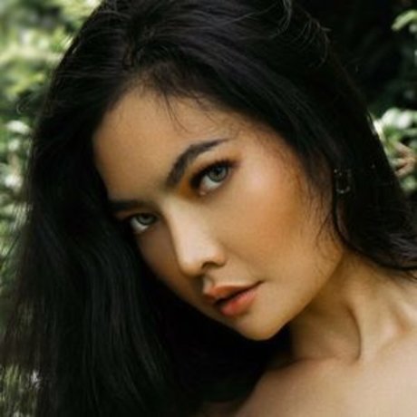 Sexy Ploy star hot picture
