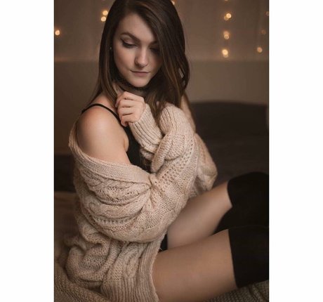 Lumenti sexy actress picture